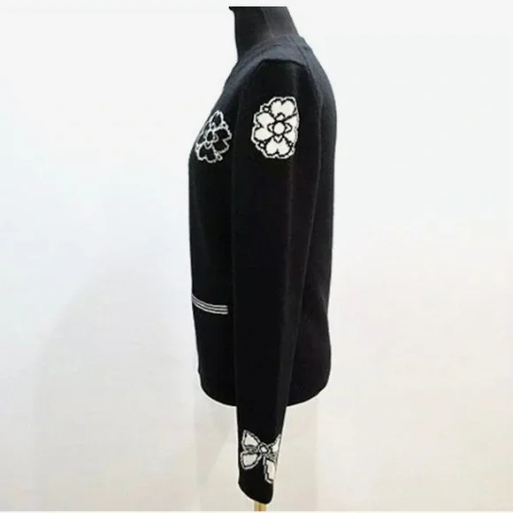 SOLD Chanel Cashmere Sweater. - Picture 3 of 7